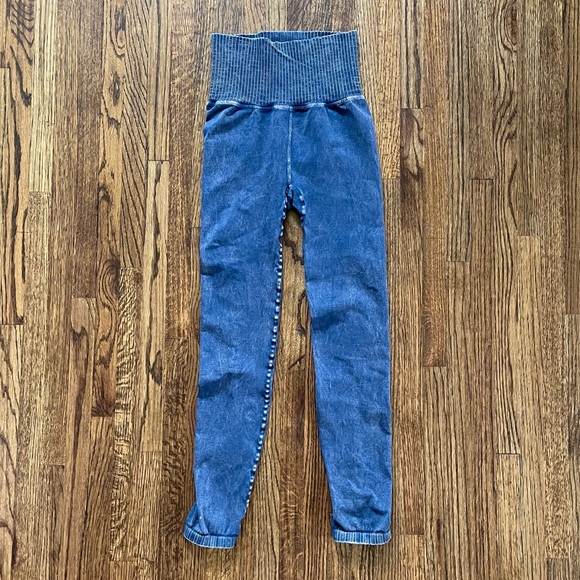 Free People Movement High Rise 7/8 Length Good Karma Leggings, Vintage Blue NWOT - Picture 5 of 8